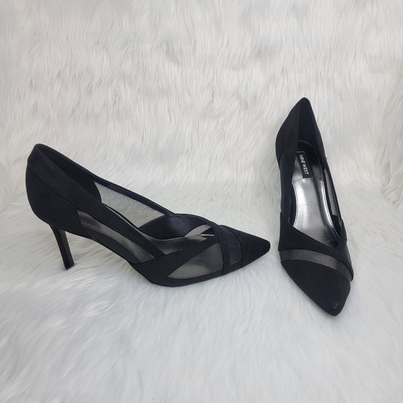 Nine West black suede pointed toe pumps. - Picture 4 of 10